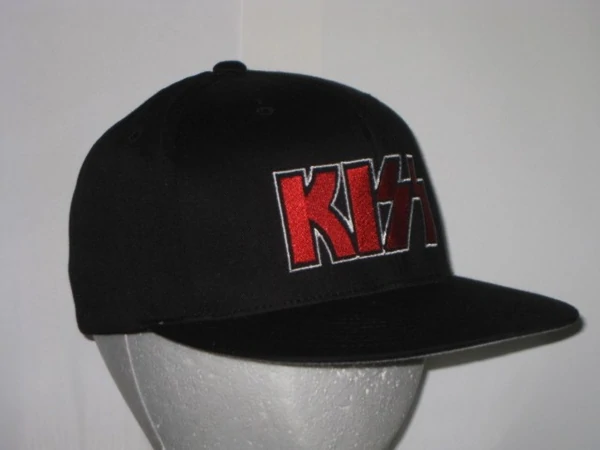 KISS - EMBROIDERED BASEBALL CAP - Fitted Flexfit