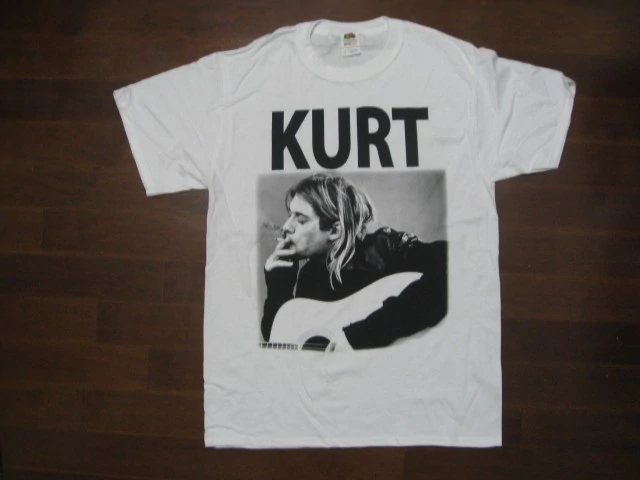 NIRVANA- Kurt Cobain- UP CLOSE-T Shirt